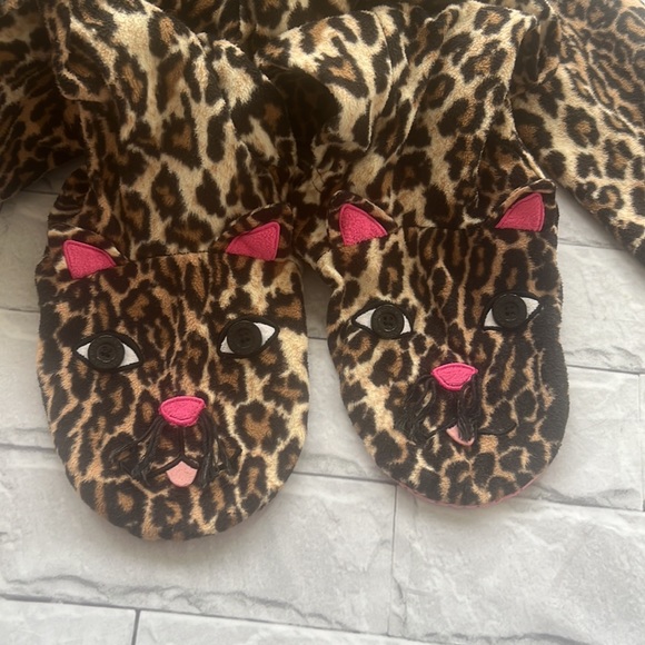 Nick & Nora Leopard print pajama suit size small - Picture 9 of 12